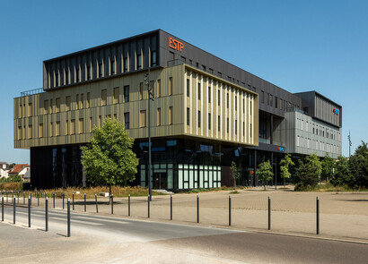View from the outdoors of Campus Métropolitain.
