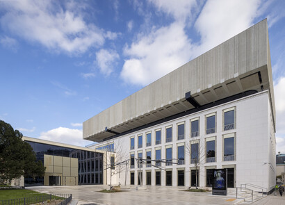 Facade of the Wien Museum, SageGlass glass is tinted.