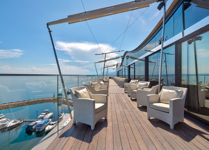 View from outside the rooftop of the Beaulac Hotel. On the left, Lake Neuchâtel. 